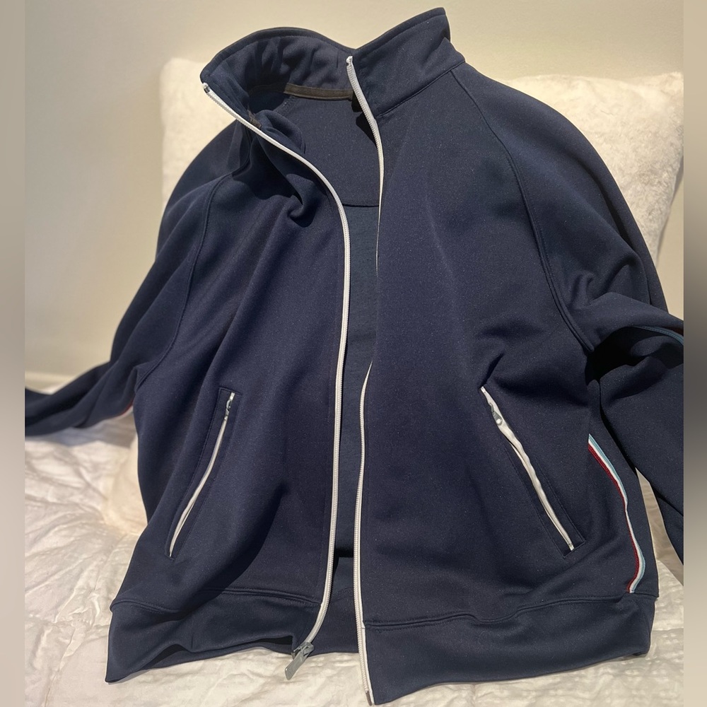 Nike athletic jacket with white zipper and underarm/rib piping detail. Pockets!